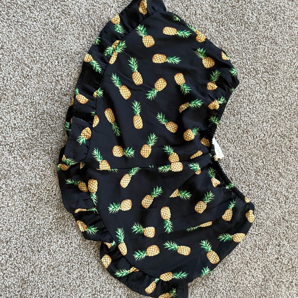 Shorts - Picture 2 of 3